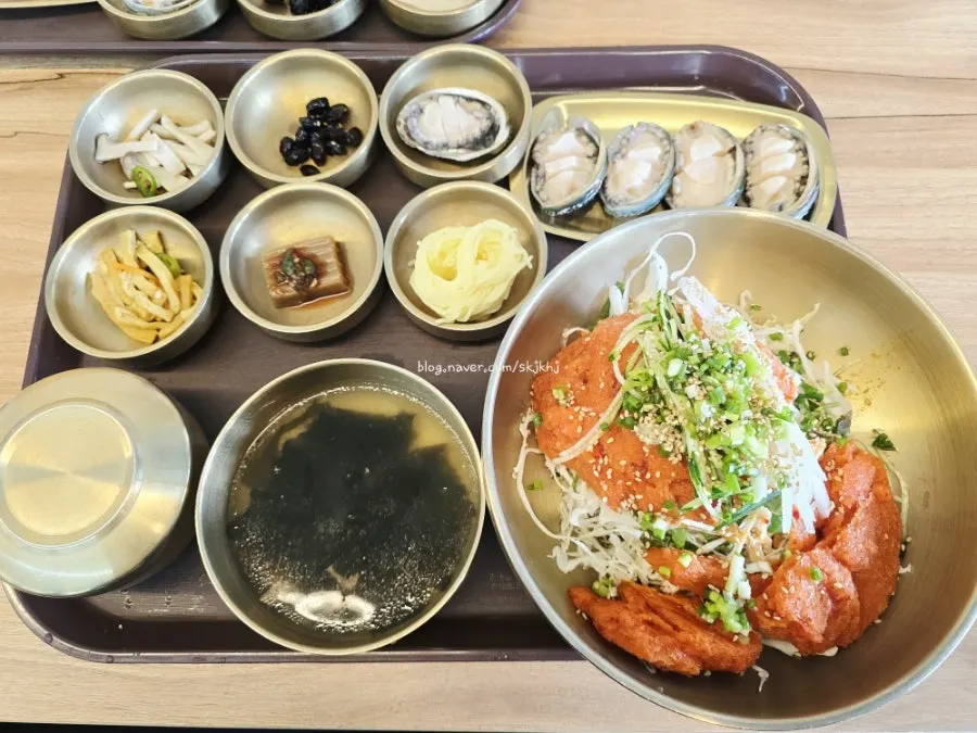 Side dishes including seaweed soup and acorn jelly