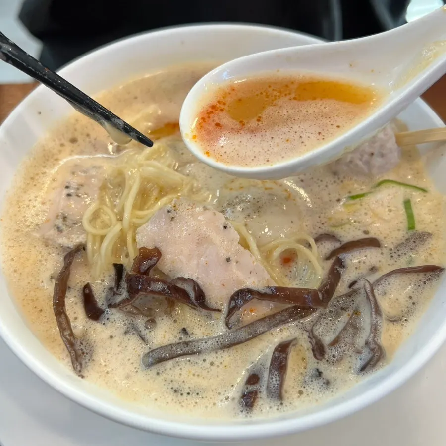 칼칼한 카라빠이탄 라멘 국물