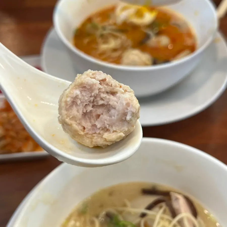 닭고기 완자 같은 쯔꾸네 차슈 단면