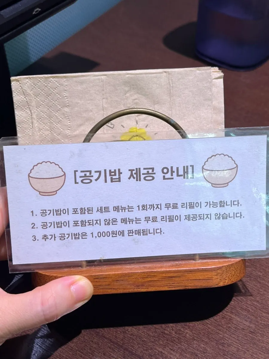 동네 식당 분위기의 파인카츠 좌석