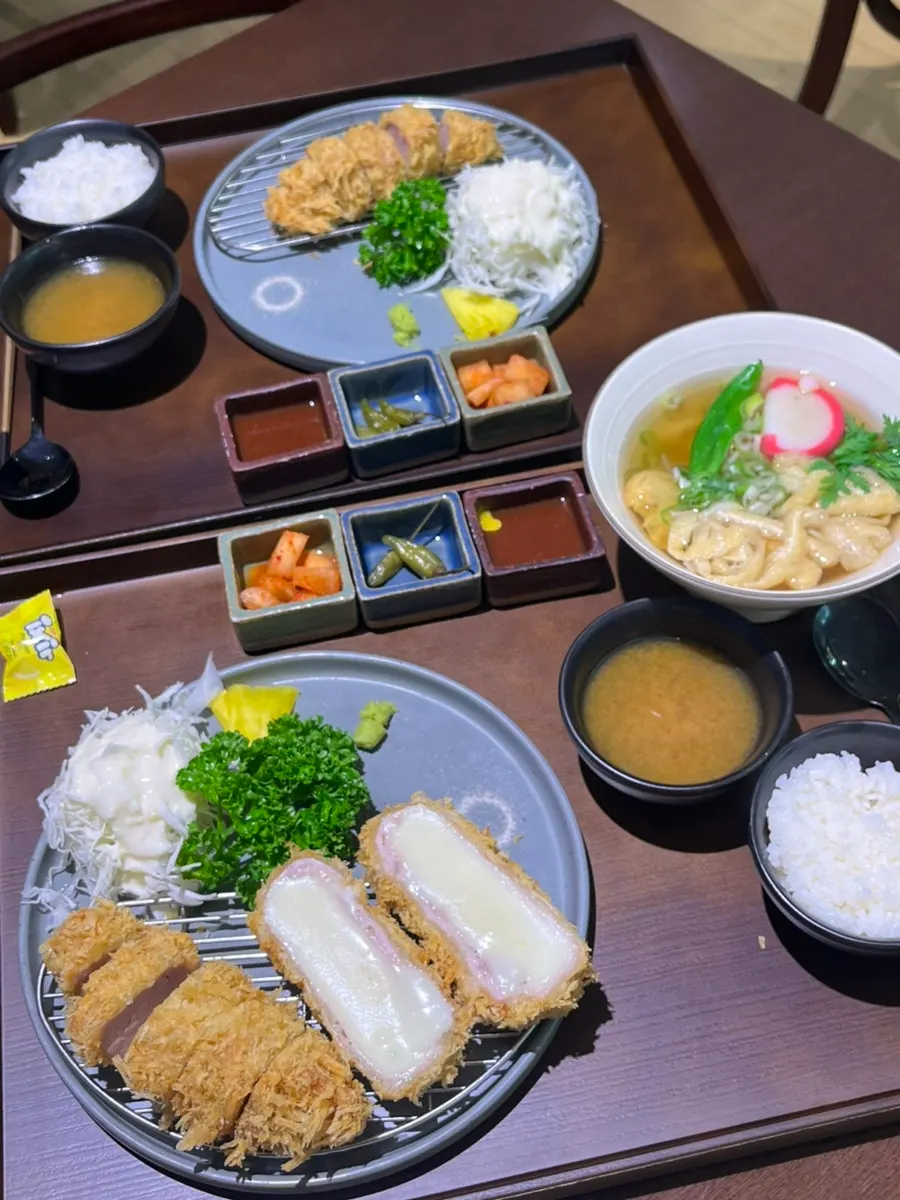 하프앤 하프카츠 안심과 치즈돈까스 한 접시