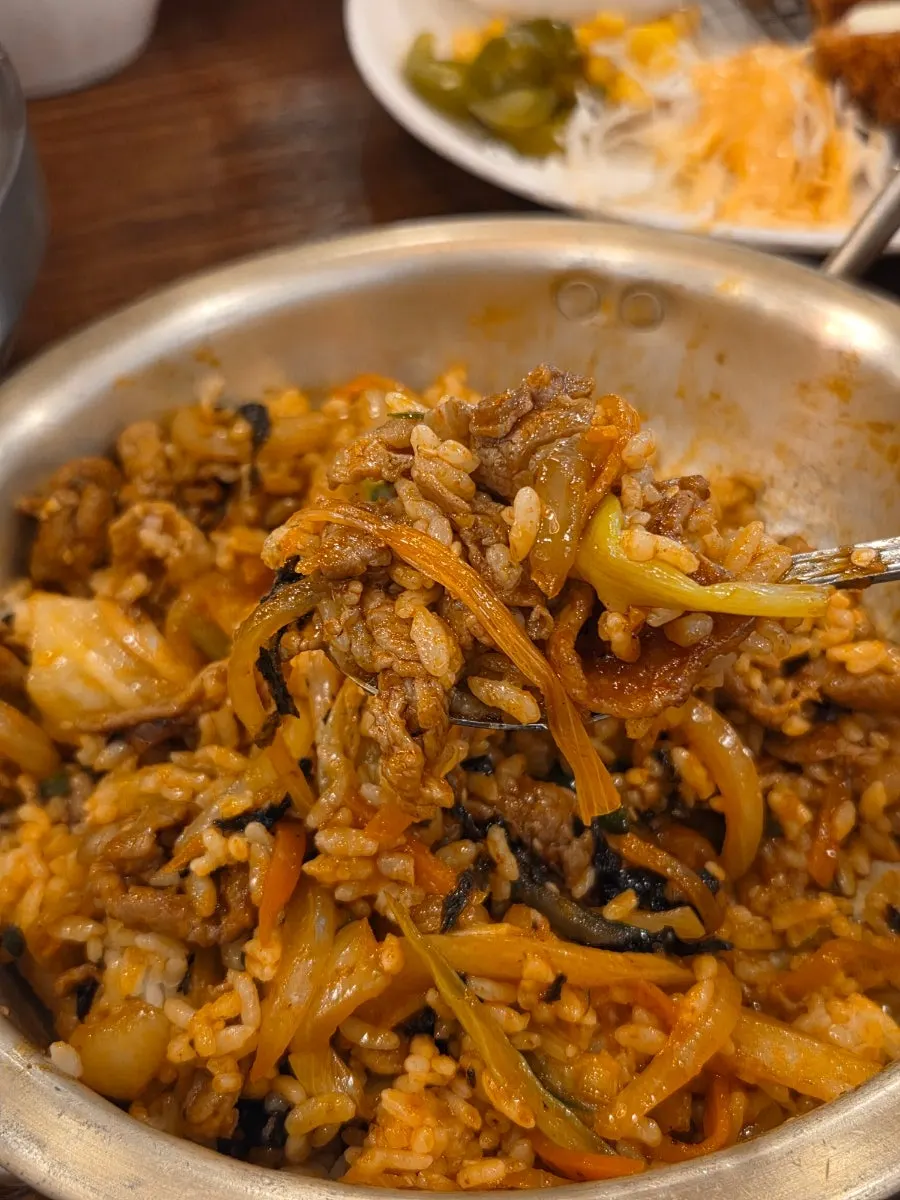 밥과 제육이 넉넉한 제육덮밥