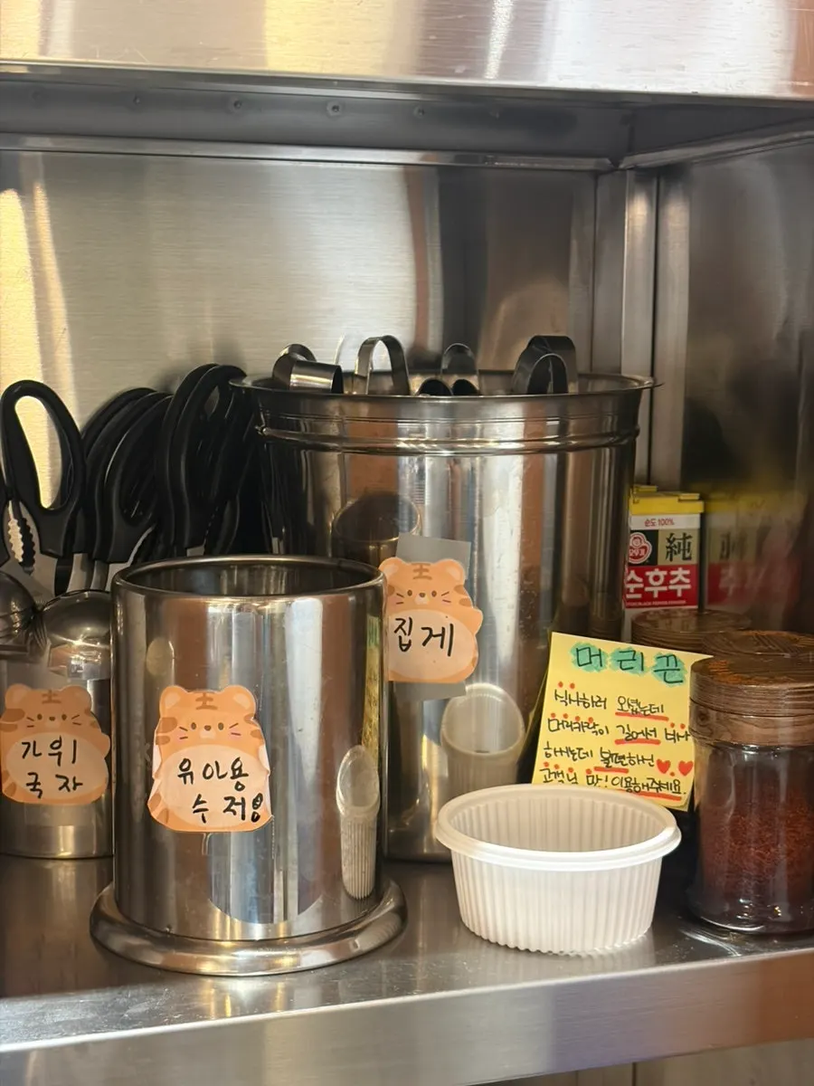 Self-serve bar for basic side dishes