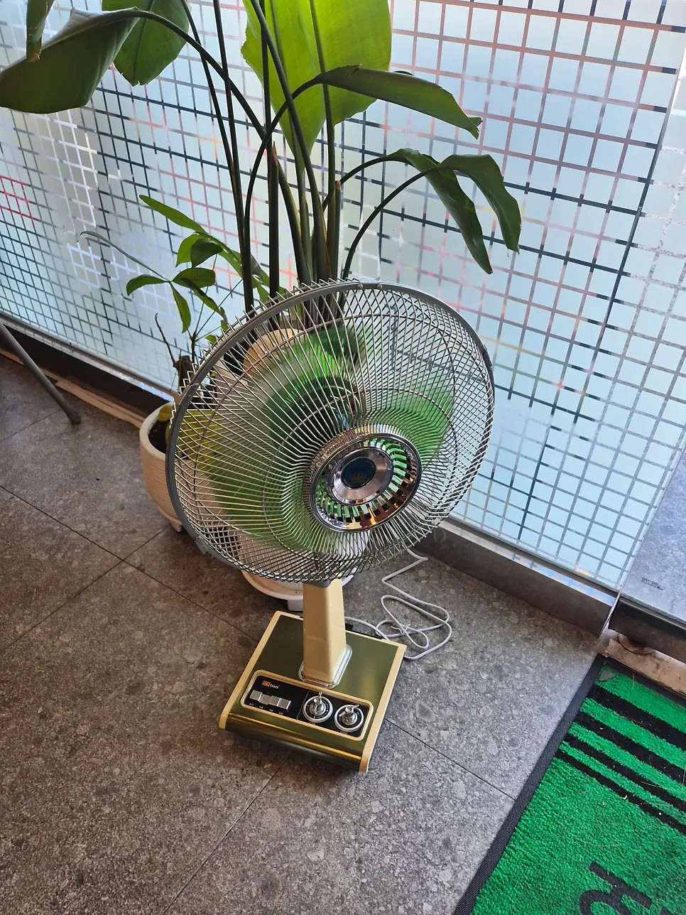 A corner of the restaurant decorated with retro items