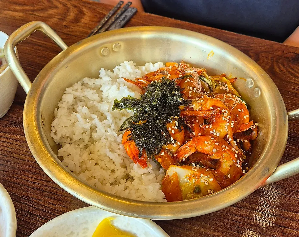 Whole shrimp rice bowl served in a tin pot