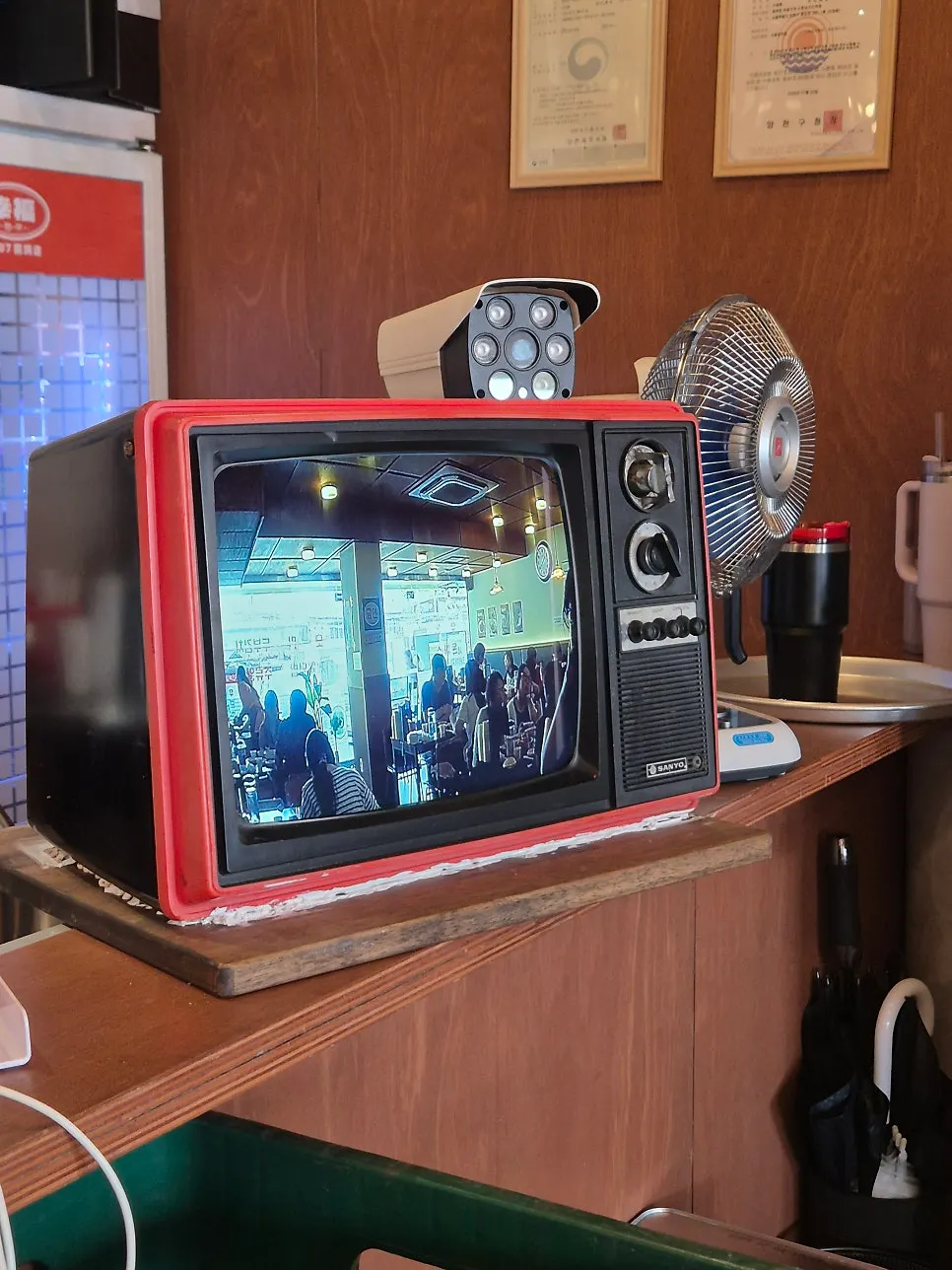 Retro TV photo zone next to the register