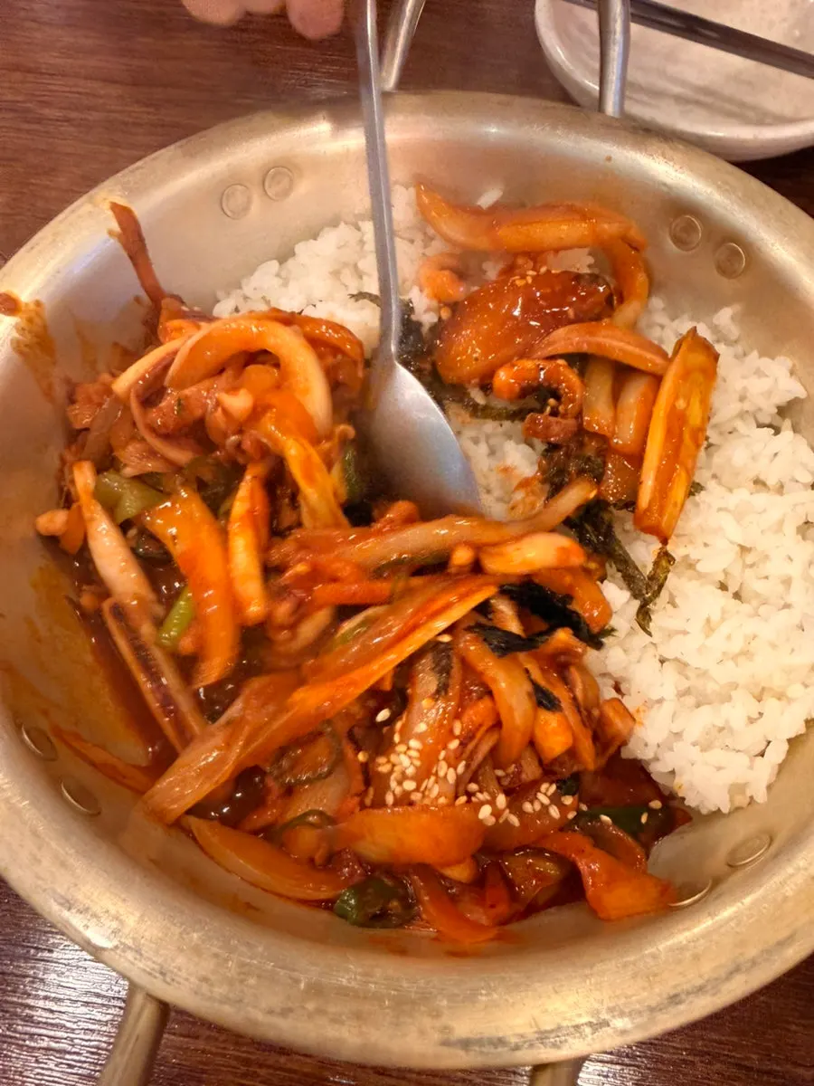 우동과 함께 차린 저녁 상차림