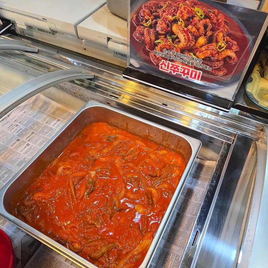 薄切五花肉吃到飽陳列架