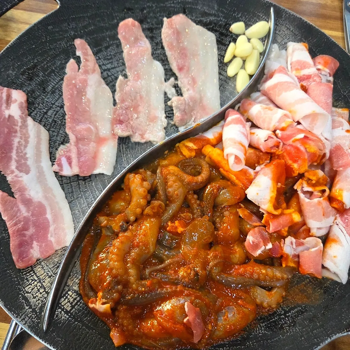 新章魚與五花肉擺盤