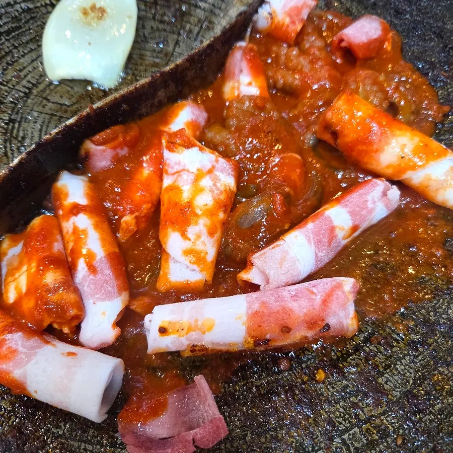 炒飯用的章魚與薄切五花肉