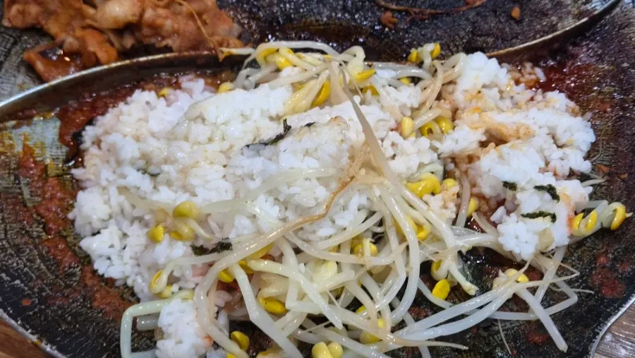 완성된 날치알볶음밥