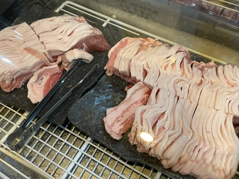 대패삼겹살 한 접시 가까이서 본 모습
