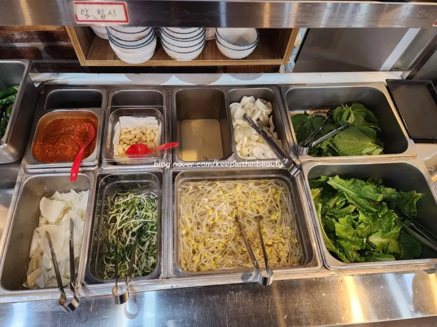Self-serve bar with wrap vegetables and side dishes