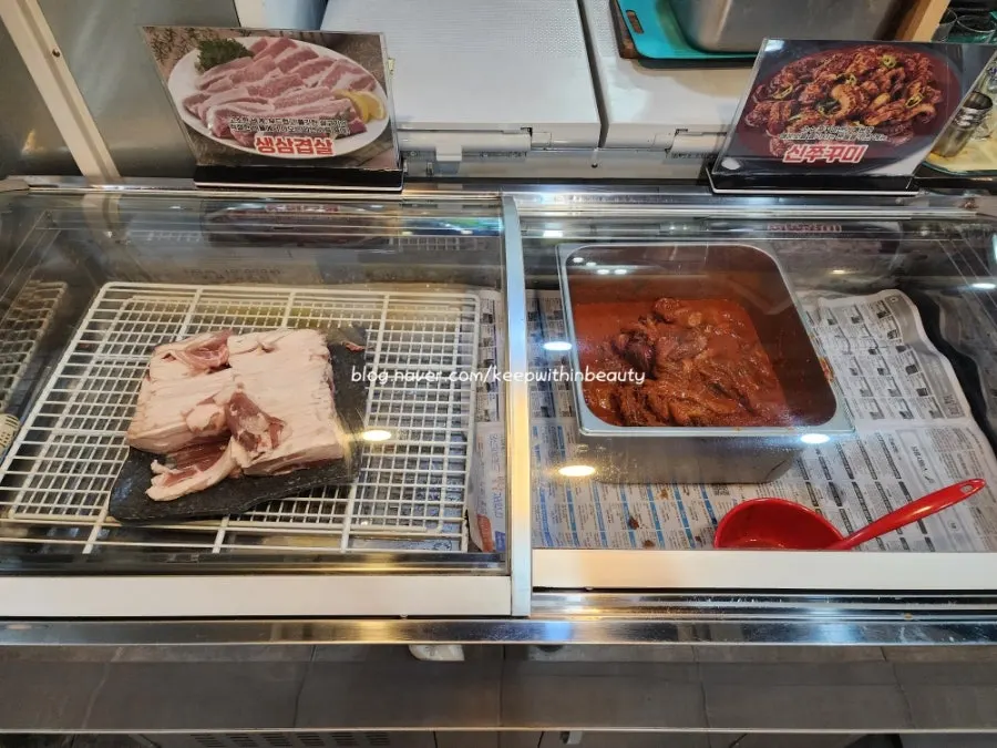 Jjukkumi and pork belly ready to be self-served