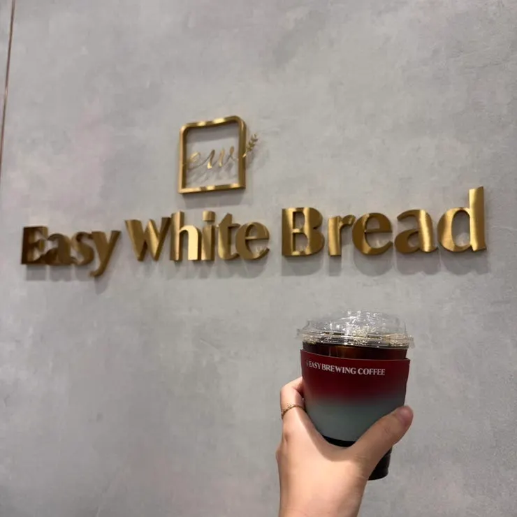 Iced americano at Easy White Bread
