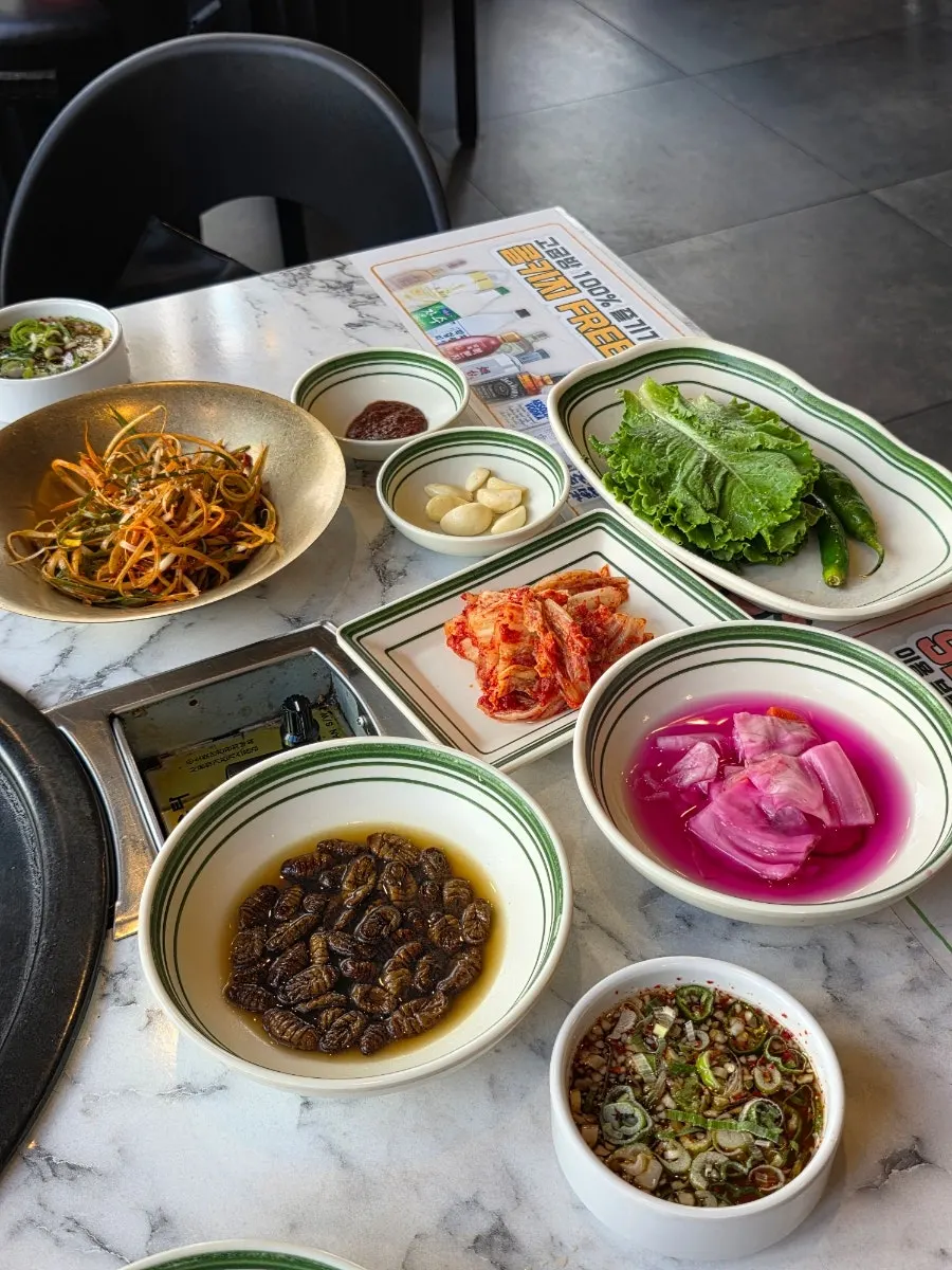 고기 상차림 기본 반찬 사진