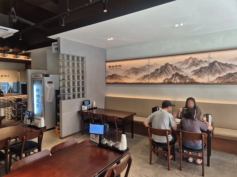 신주옥미 강남점 입구 주변 모습