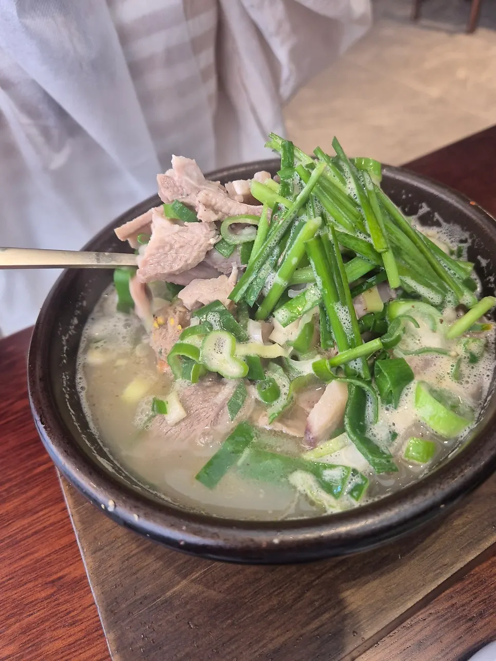건더기가 넉넉한 명인순대국 국물