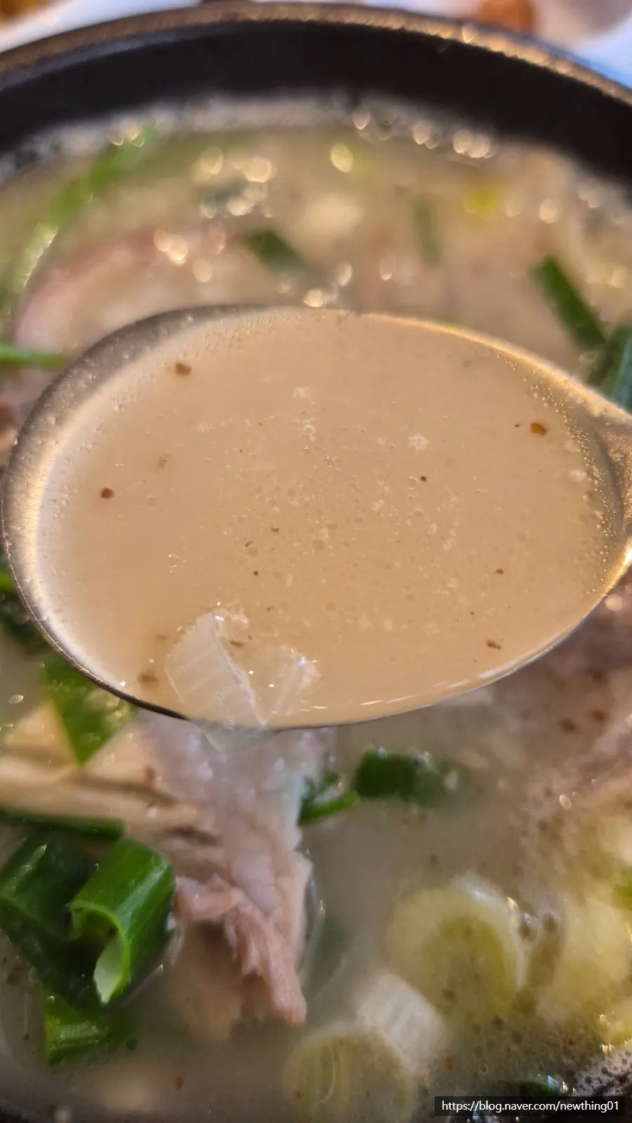 부드럽게 삶아진 순대국 고기 클로즈업