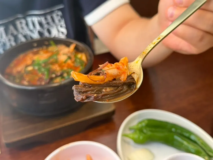늦은 시간에 먹기 좋은 국밥 한 그릇