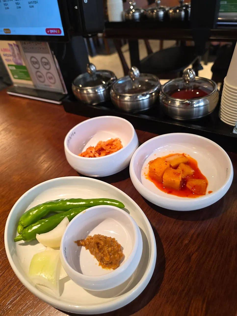 Basic side dishes: radish salad, diced radish kimchi, cucumber peppers and ssamjang
