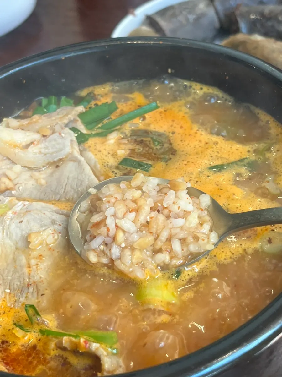 Boyang spicy bracken sweet rice-crust pork gukbap