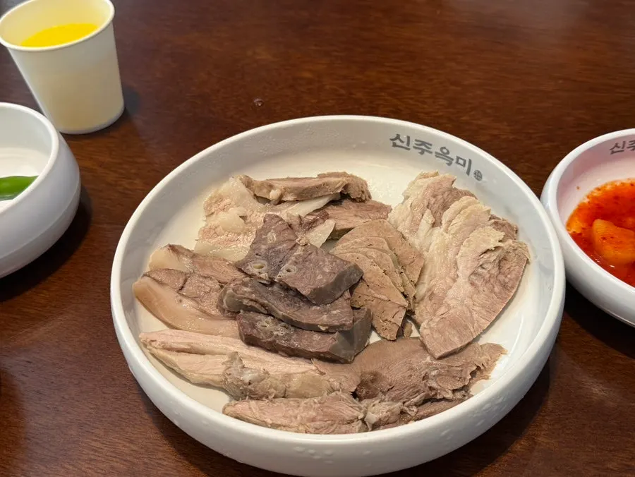 순대국 나오기 전 테이블 세팅