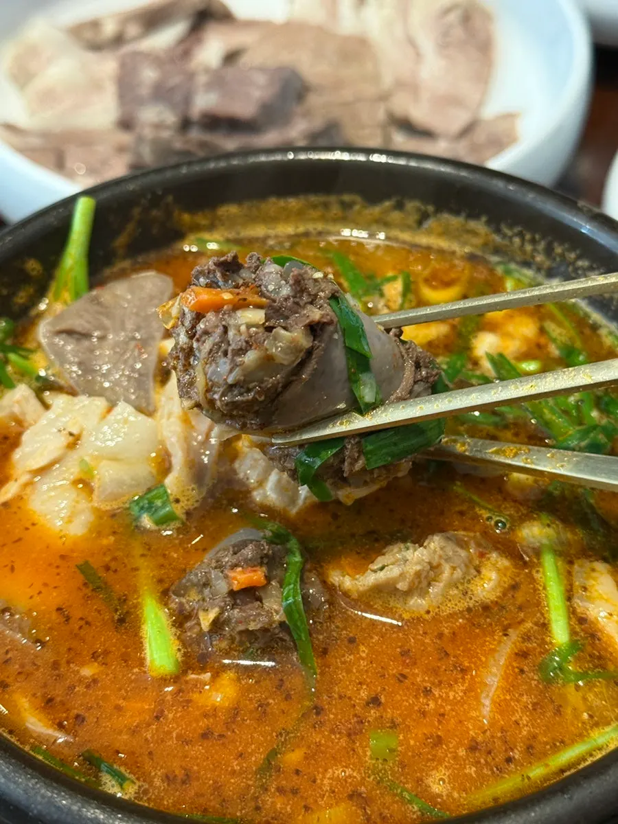 찰순대와 내장 고기가 들어간 순대국