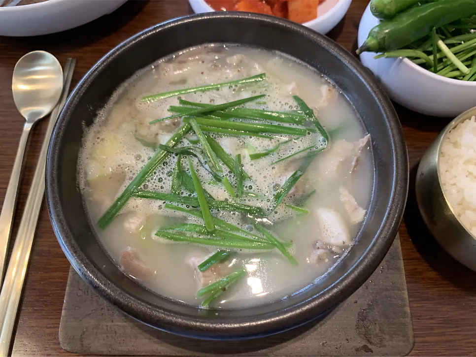 국물을 떠먹는 상황 명인 순대국
