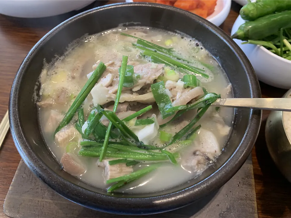 진한 사골 국물의 명인 순대국