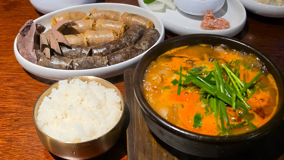 신주옥미 강남점 순대국 상차림 대표 사진