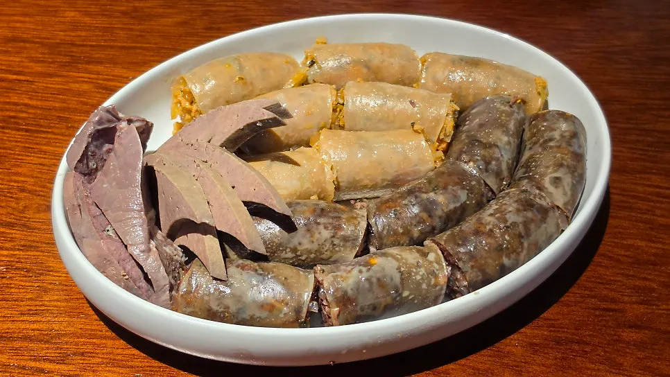 모둠순대 반 접시와 특제얼큰고사리명인순대국 한 상