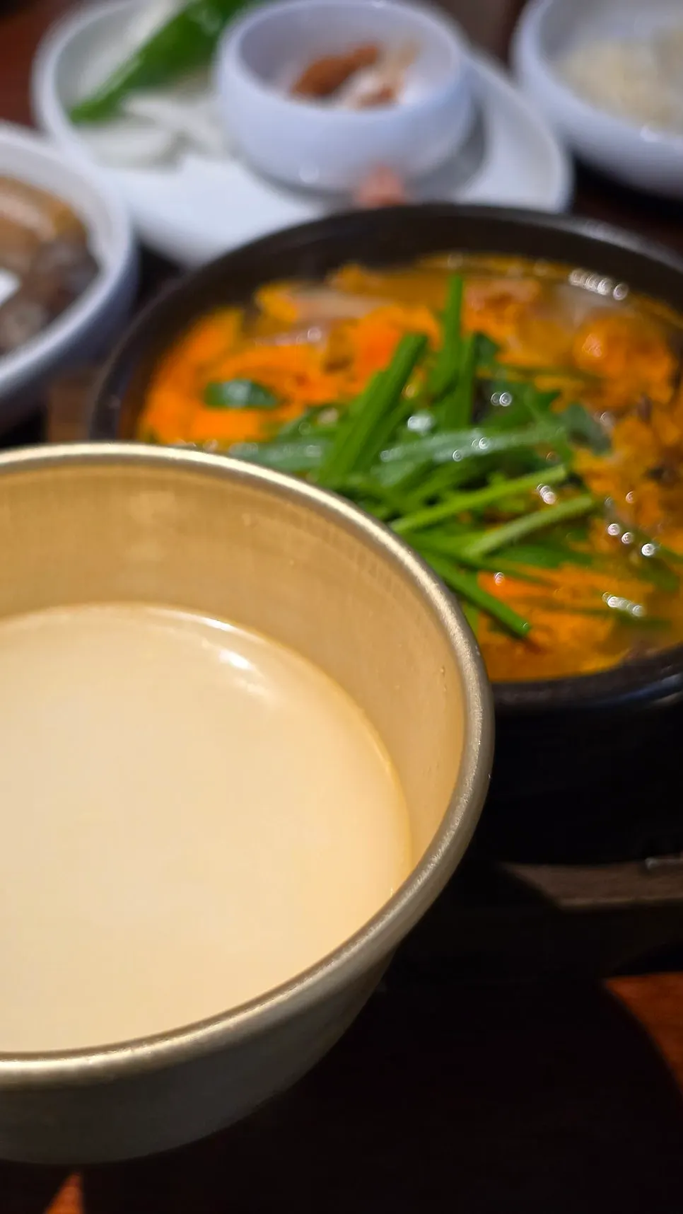 고사리가 듬뿍 들어간 순대국과 막걸리