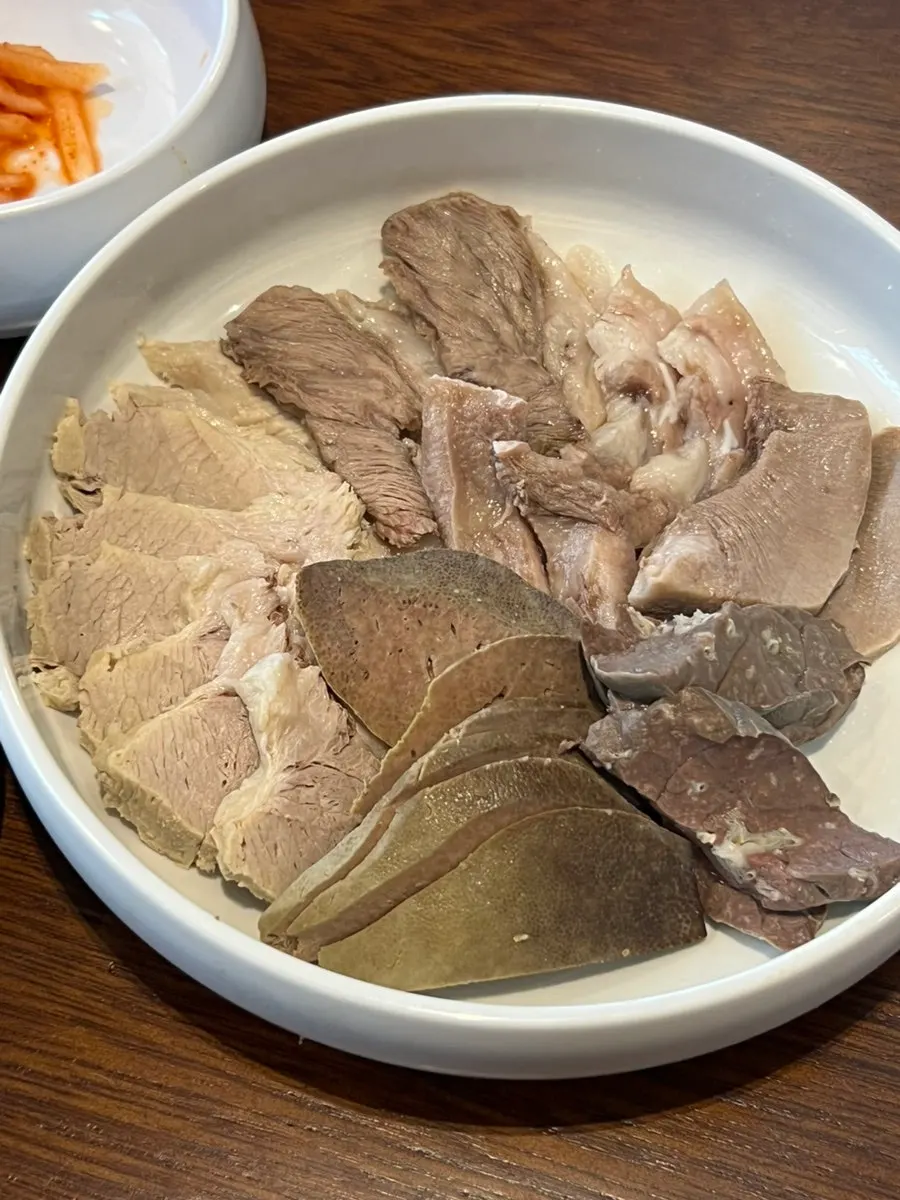 Lean pork and head meat on the suyuk plate for two