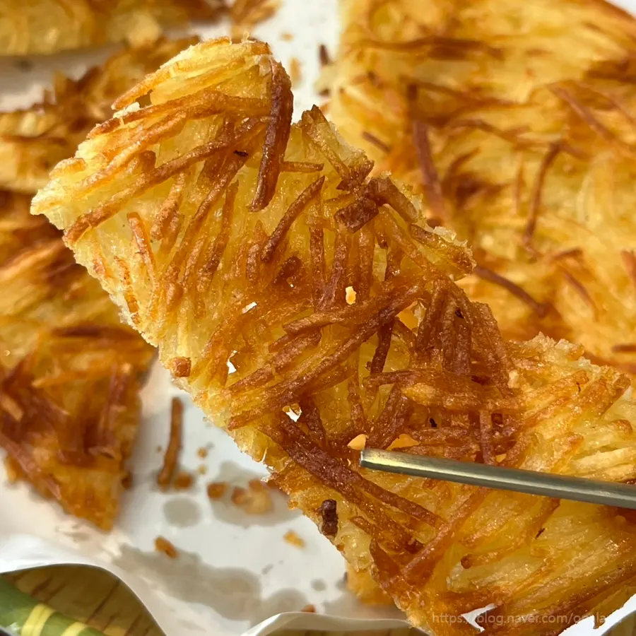 Picking up a piece of the potato pancake