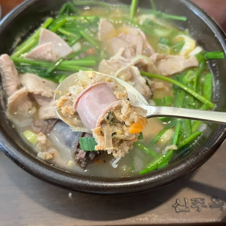 Myeongin sundaeguk with added perilla powder