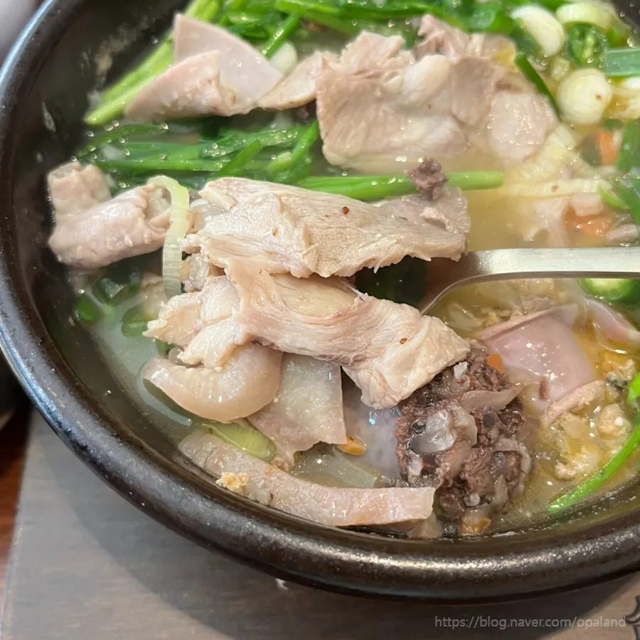 A spoonful of sundaeguk topped with chives