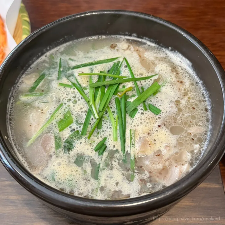 Pork gukbap with glutinous rice nurungji mixed in