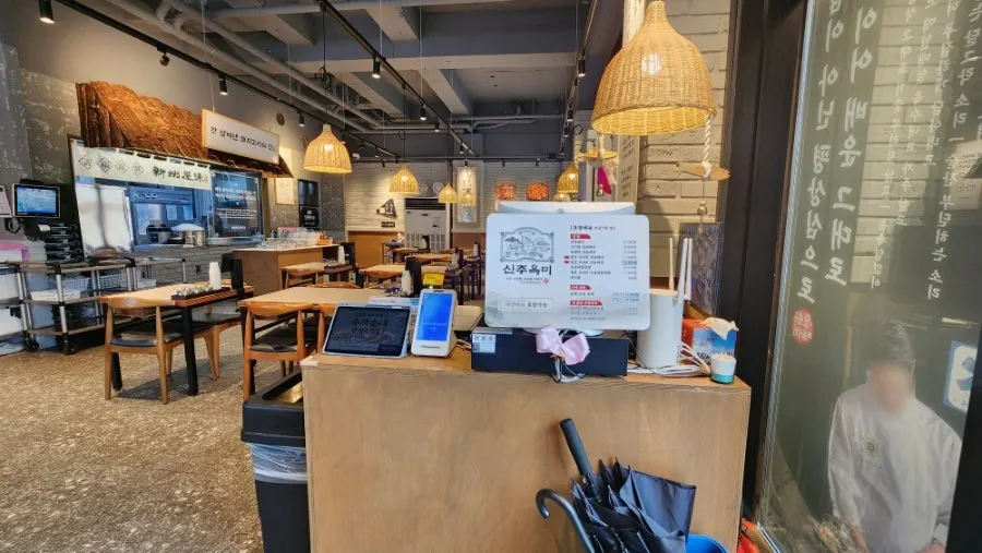 自動販売機コーヒーがあるシンジュオンミの店内空間