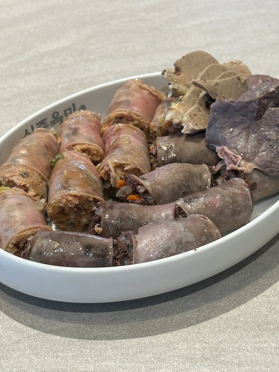 당면과 야채가 어우러진 수제순대 단면