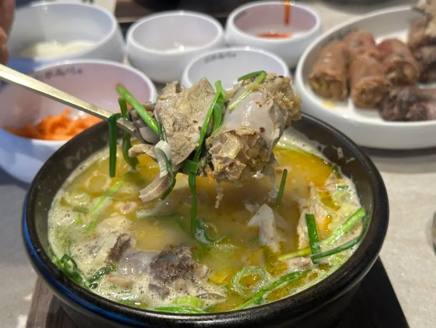 상황버섯이 들어간 보양순대국 한 그릇