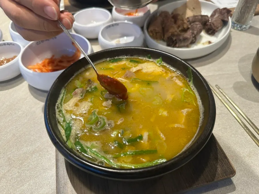 다대기를 넣기 전 신주옥미 순대국
