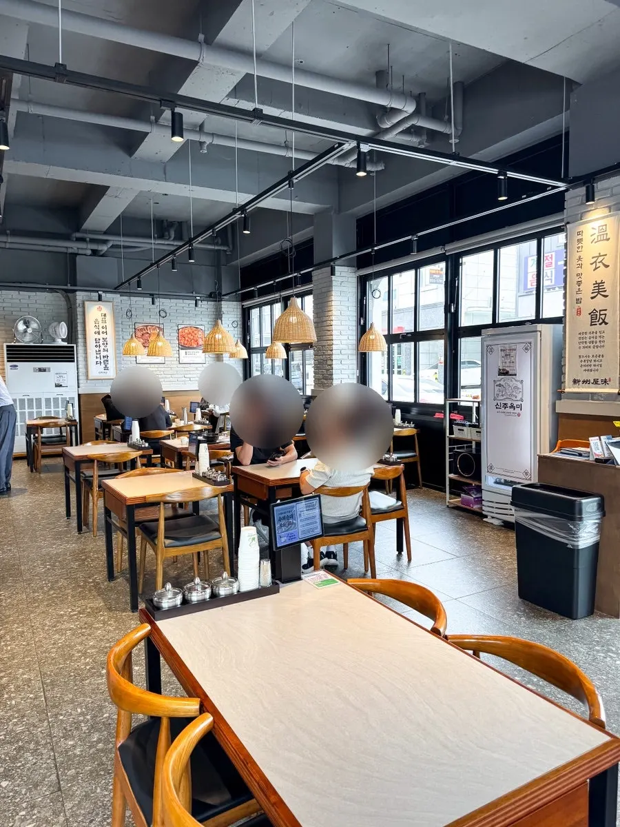Restaurant table seating with comfortable spacing