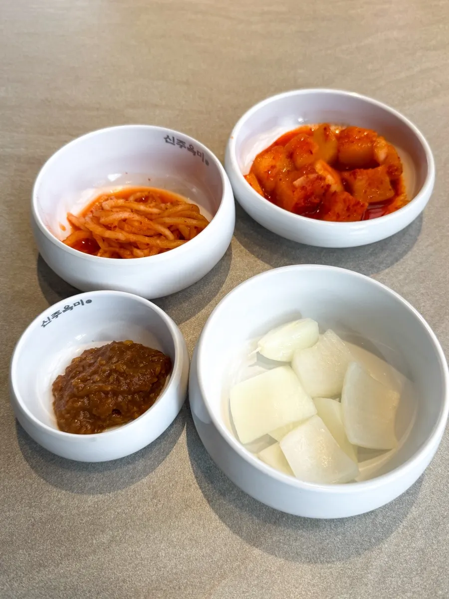 Table set with the ordered sundae-guk and sundae
