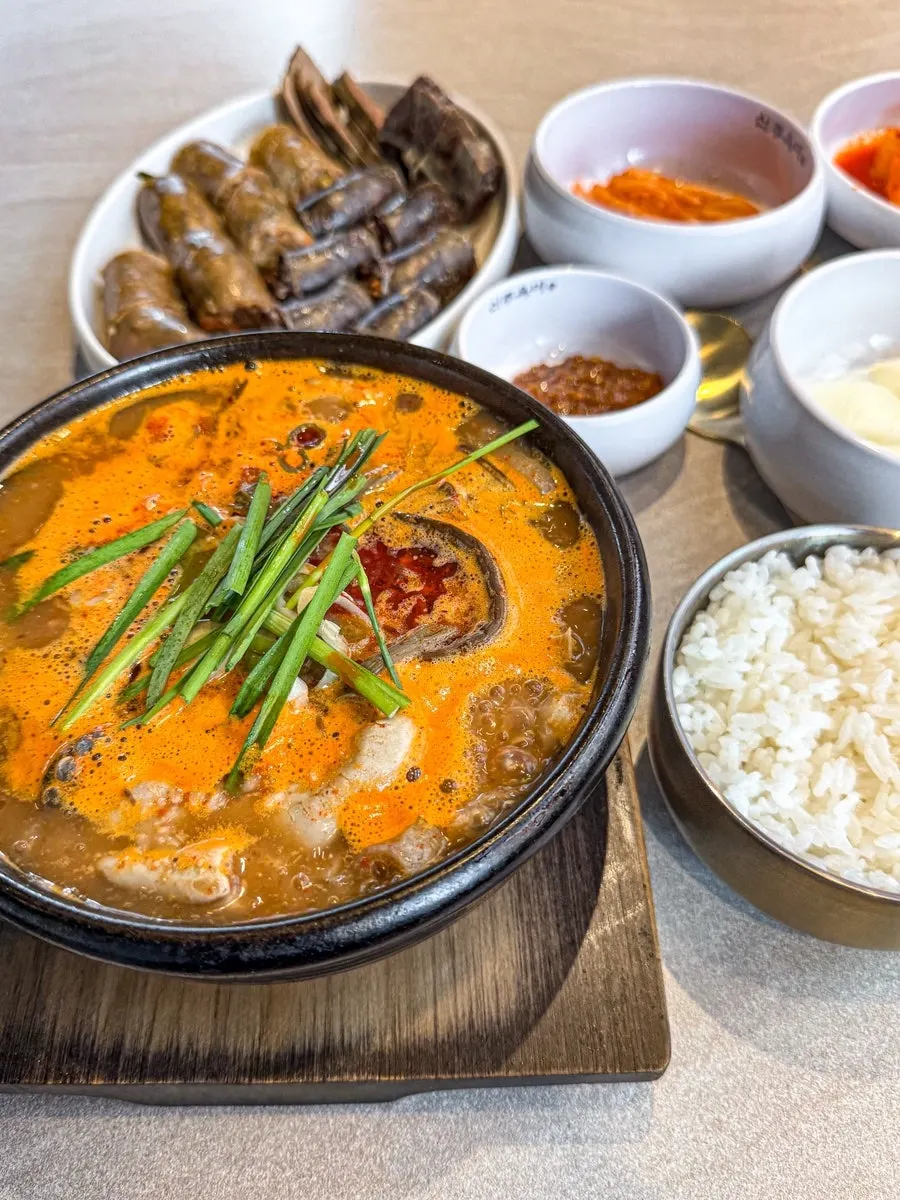 Basic side dishes including kkakdugi and mu-saengchae