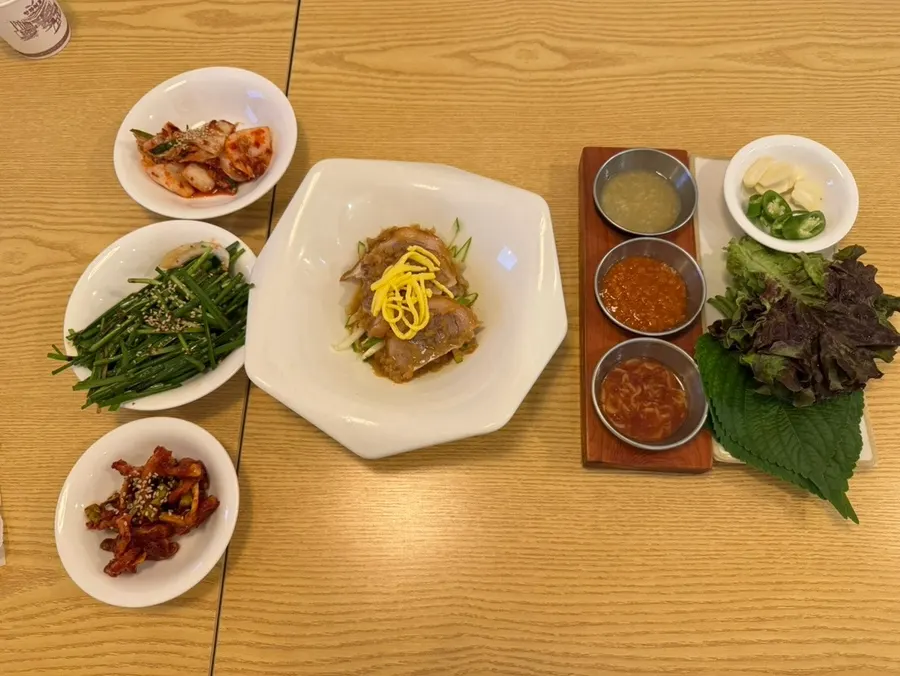 A full spread of jokbal on the table