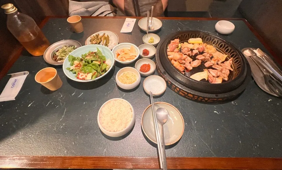 Assorted meat topped with special sauce and scallions