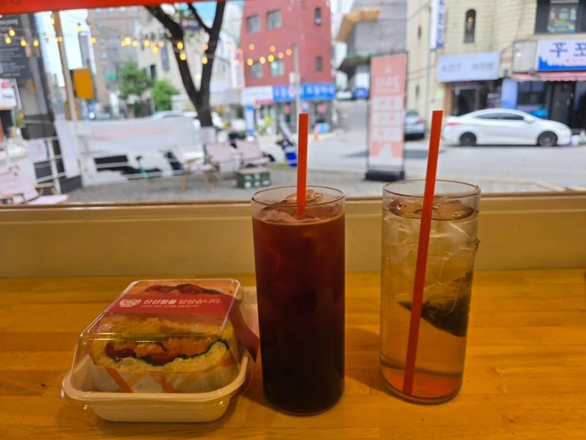 Bakery café menu near Sinnonhyeon Station