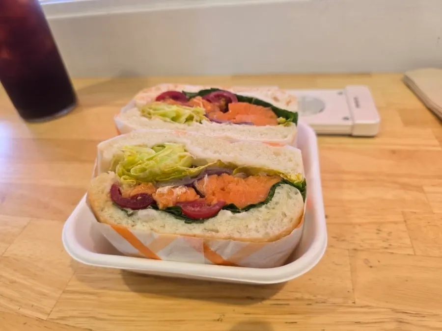Spacious café seating near Sinnonhyeon Station