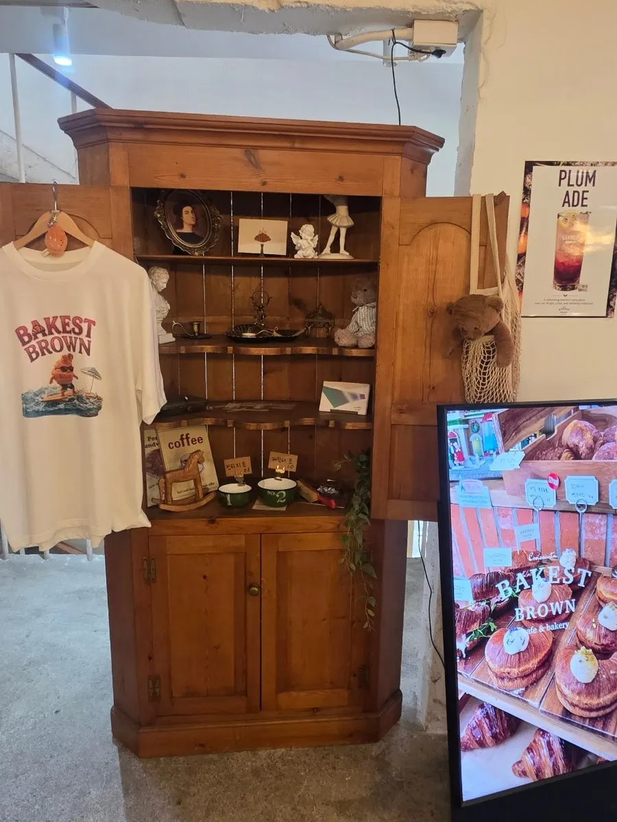 Bakerist Brown crowded with customers